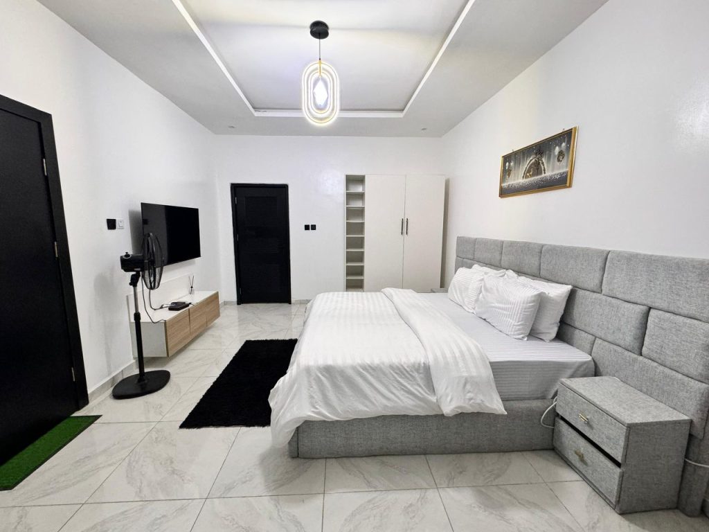 Shortlet in Lekki Phase 1
