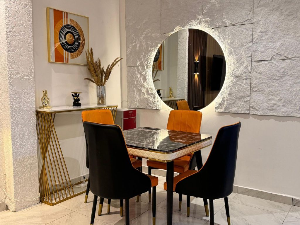 Shortlet in Lekki Phase 1