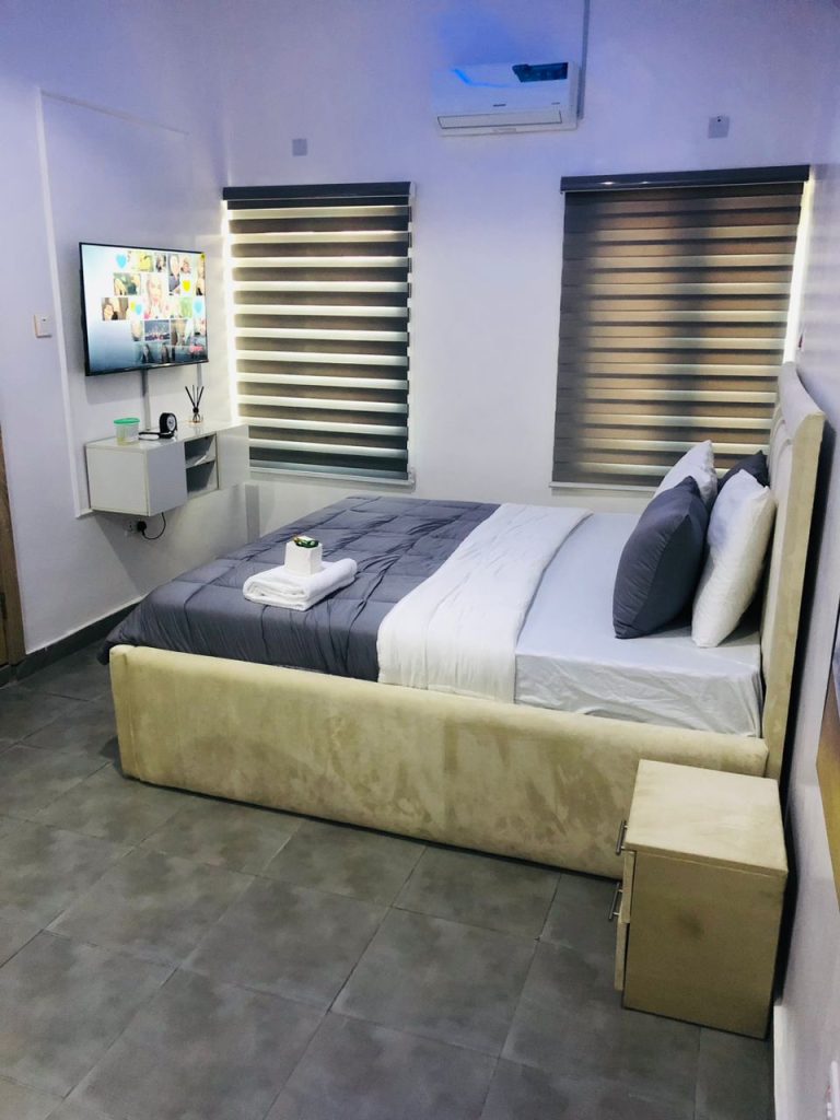 Shortlet in Lekki Phase 2