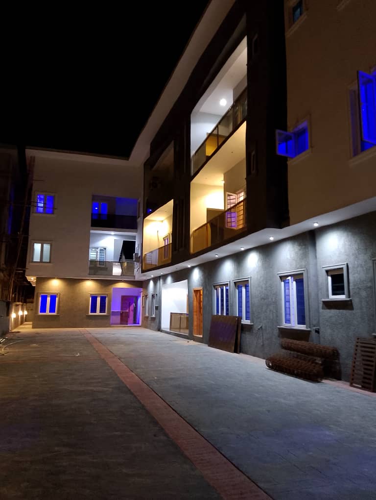 Shortlet in Lekki Phase 2