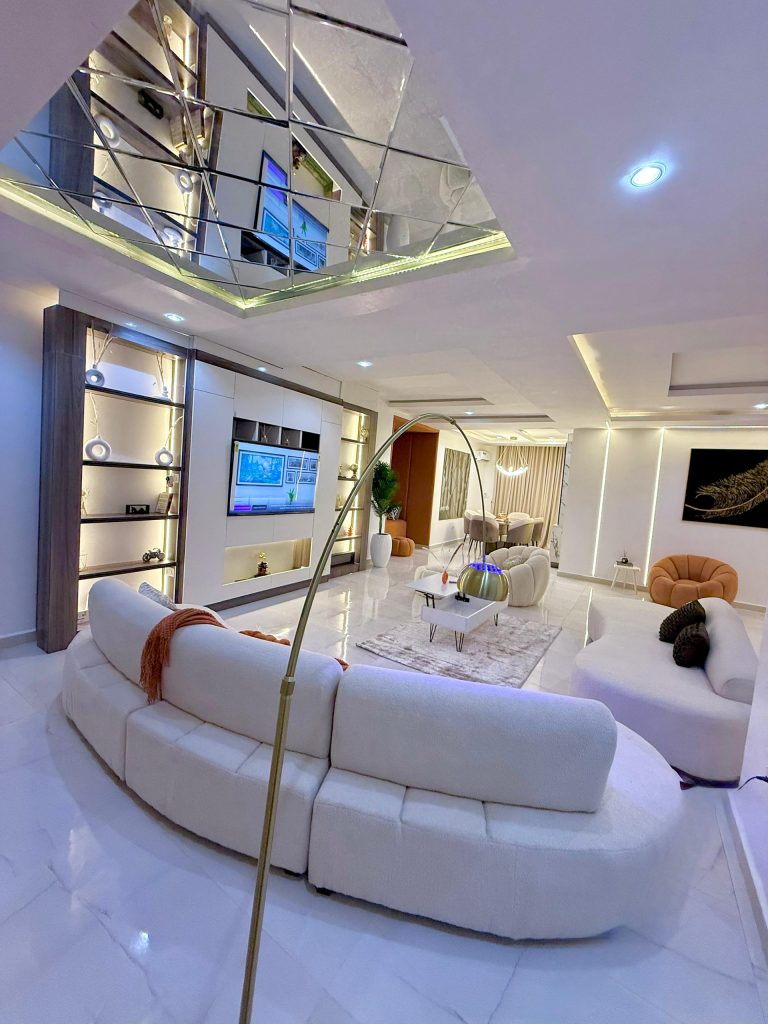 2 Bedroom Shortlet in Lekki Phase 1