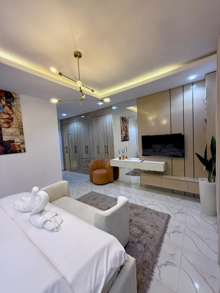 2 Bedroom Shortlet in VI