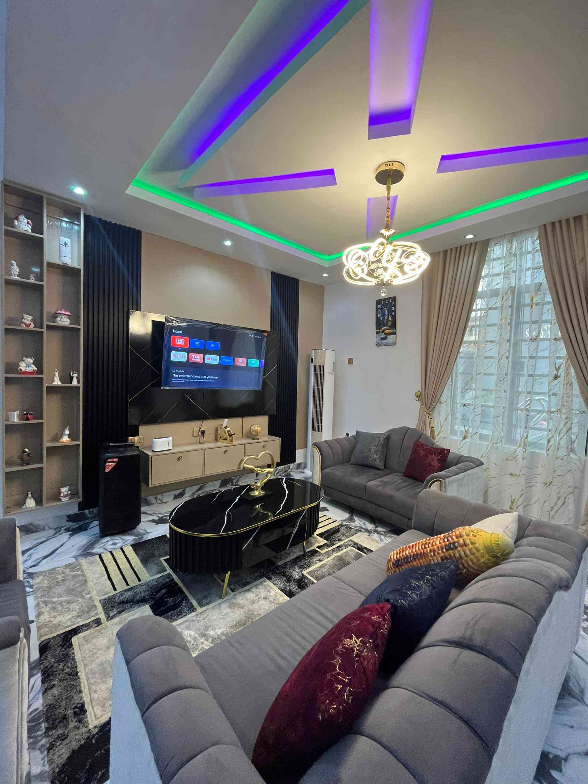 4 BEDROOM SHORTLET APARTMENT IN IBADAN